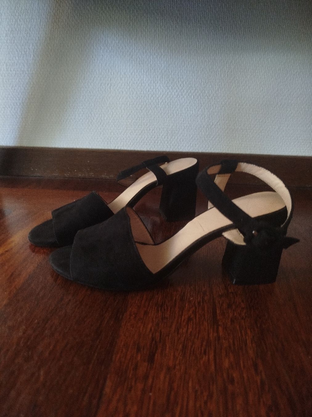 Mango Chaussures femmes: Riemensandalen mit mittlerer Absatzhöhe – D'occasion à St. Gallen par jbu_ns6v 1