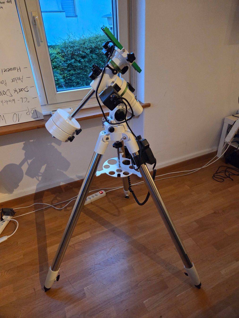 Sky-Watcher Supporti a parete: SkyWatcher EQM-35 Pro Mount & Tripod + Powerbank – Usato da Zürich venduto da samstagern1990