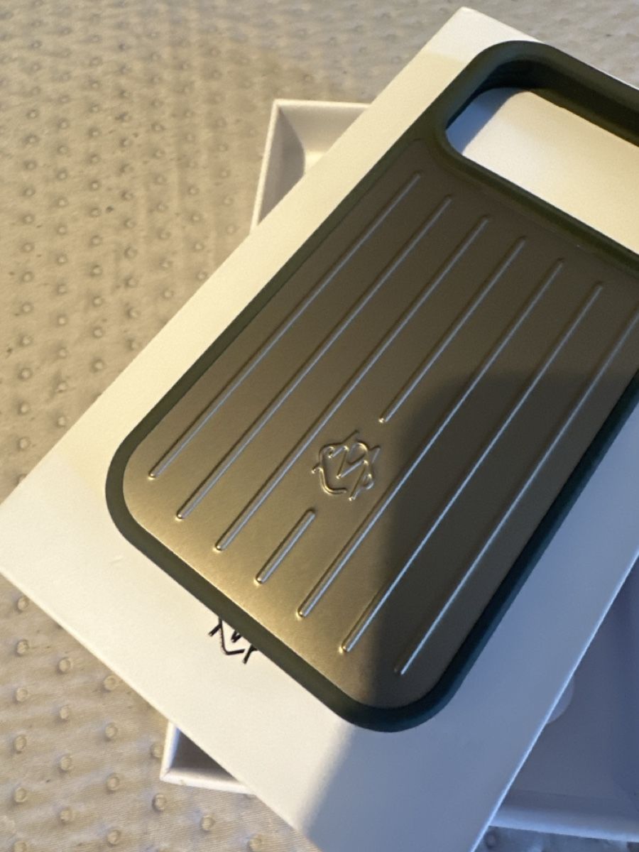 Apple Coques & Protection écran: Coque iPhone 17 Pro RIMOWA – Neuf avec emballage d'origine à Renens VD par acc_x6fw 2
