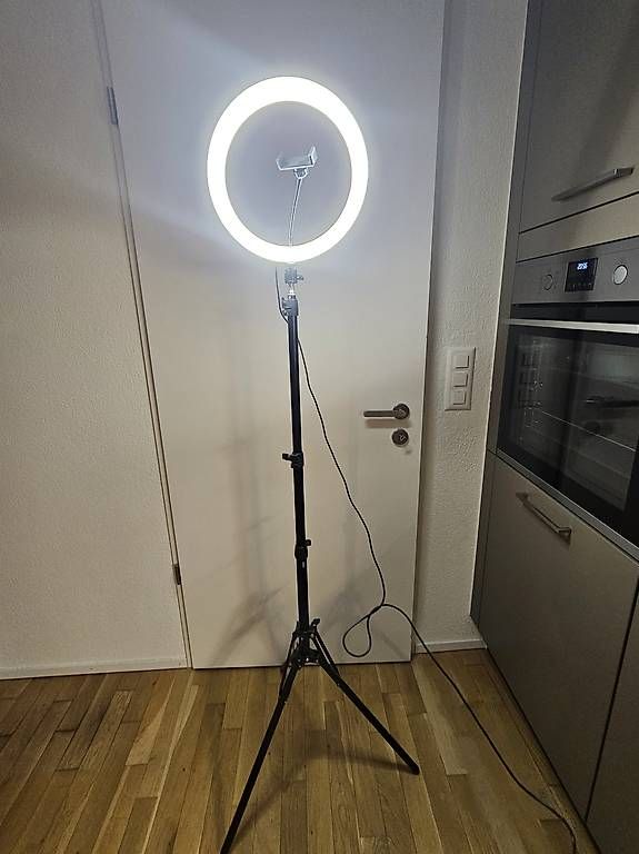 Lampade: HAMA LED Ringlicht – Usato da Bremgarten AG venduto da chou89 3