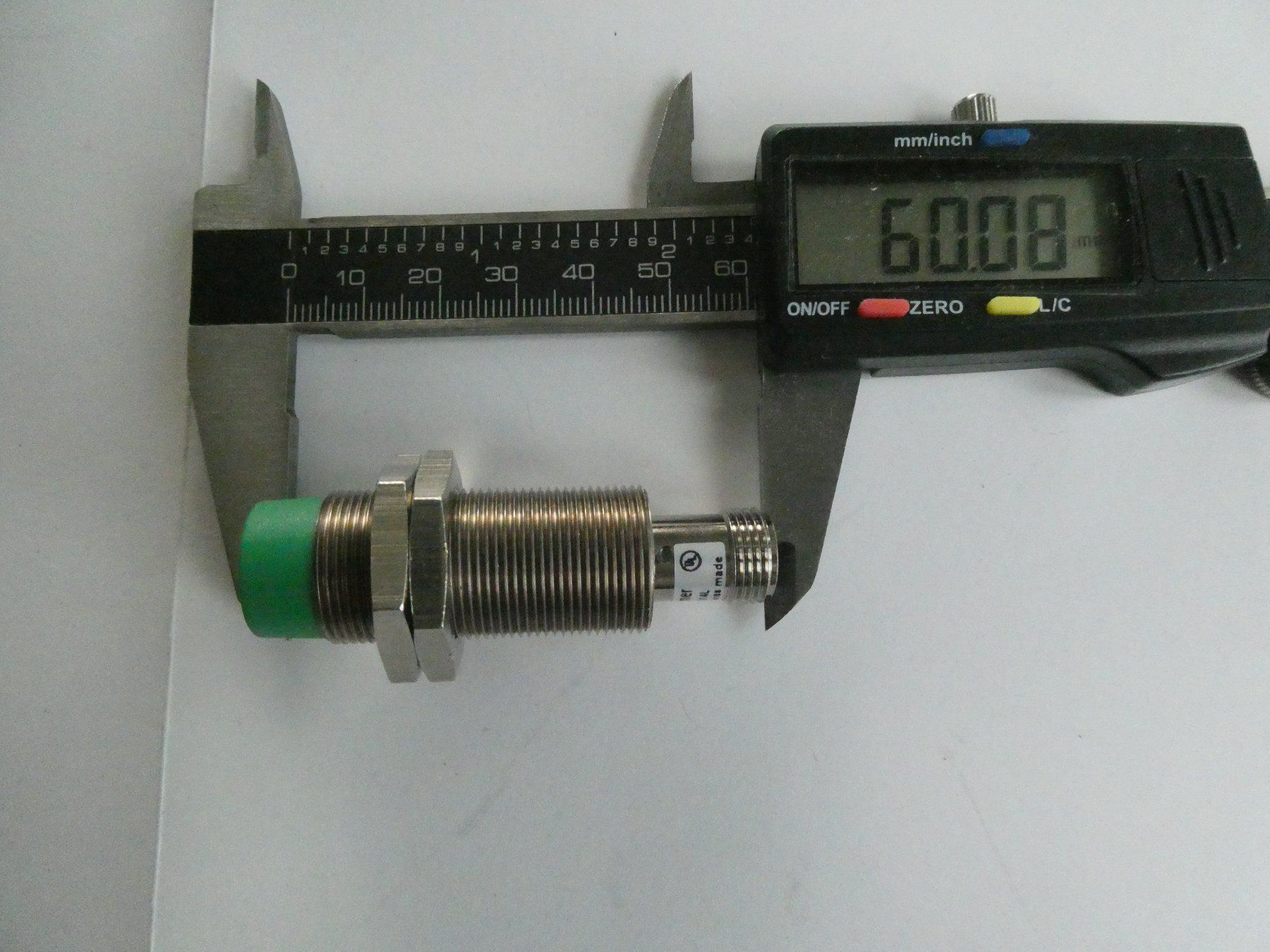 Componenti elettronici: Baumer Induktiver Näherungsschalter – Nuovo (secondo la descrizione) da Fulenbach venduto da Hach0 3