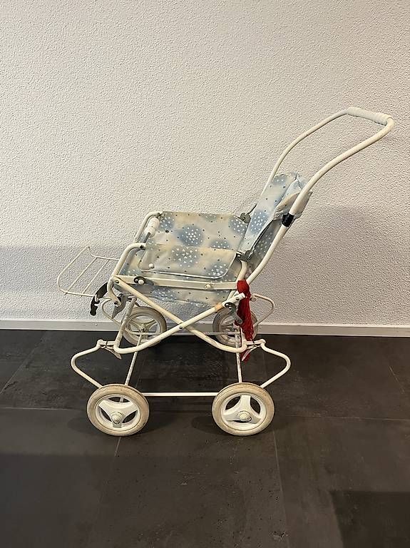 Carrozzine per bambole: Puppenwagen  – Usato da Dallenwil venduto da prisana05 1