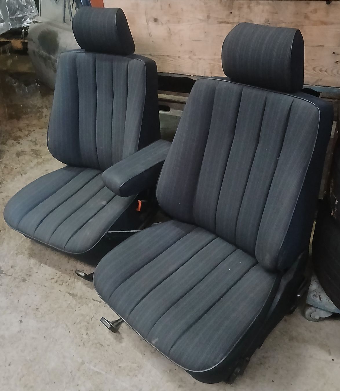 Mercedes-Benz Toutes les pièces auto: Sièges Mercedes W124 – D'occasion à la heutte par Auto-stock