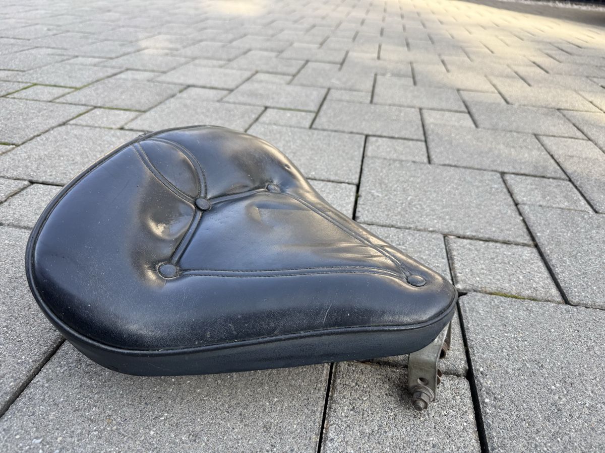 Harley-Davidson Toutes les pièces détachées moto: Harley Davidson Sattel Panhead – D'occasion à Aathal-Seegräben par Romeo8607 1