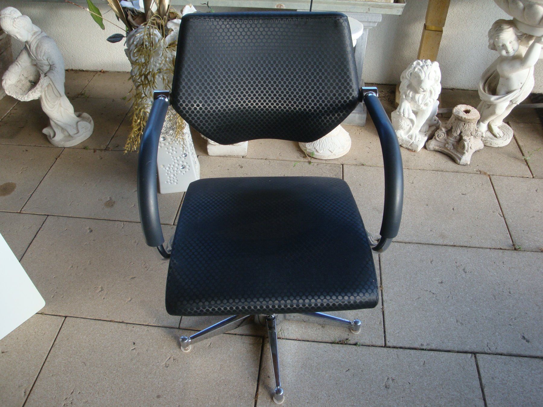 Chaises: Coiffeurstuhl schwarz – D'occasion à Enggistein par mach1 6