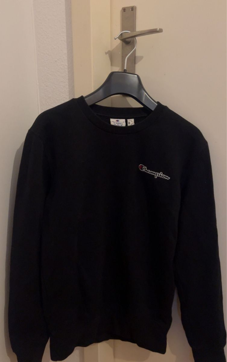 Champion Maglioni & Felpe: Schwarzer Champion Sweater Grösse XS – Usato da Birsfelden venduto da jay_hhm7