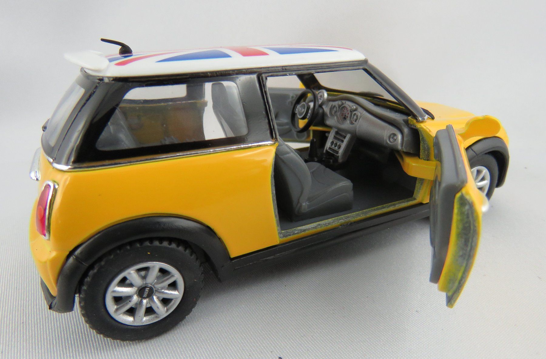 Cooper Modellautos: Modellauto - MINI COOPER S  - Neu - Grösse: 1:28 – Neu (gemäss Beschreibung) aus Grenchen von Yamahwildstar16 3