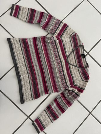 Madeleine Kaschmir Pullover, Grösse M, mit kleinem Loch