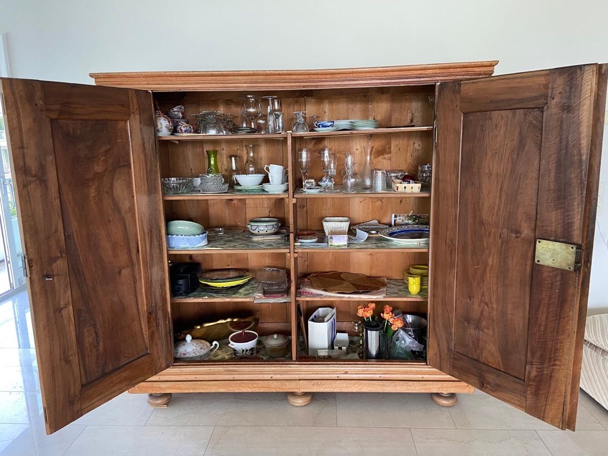 Armoires: Holzschrank mit Türen gebraucht – D'occasion à Unterstammheim par LMTECH90 2