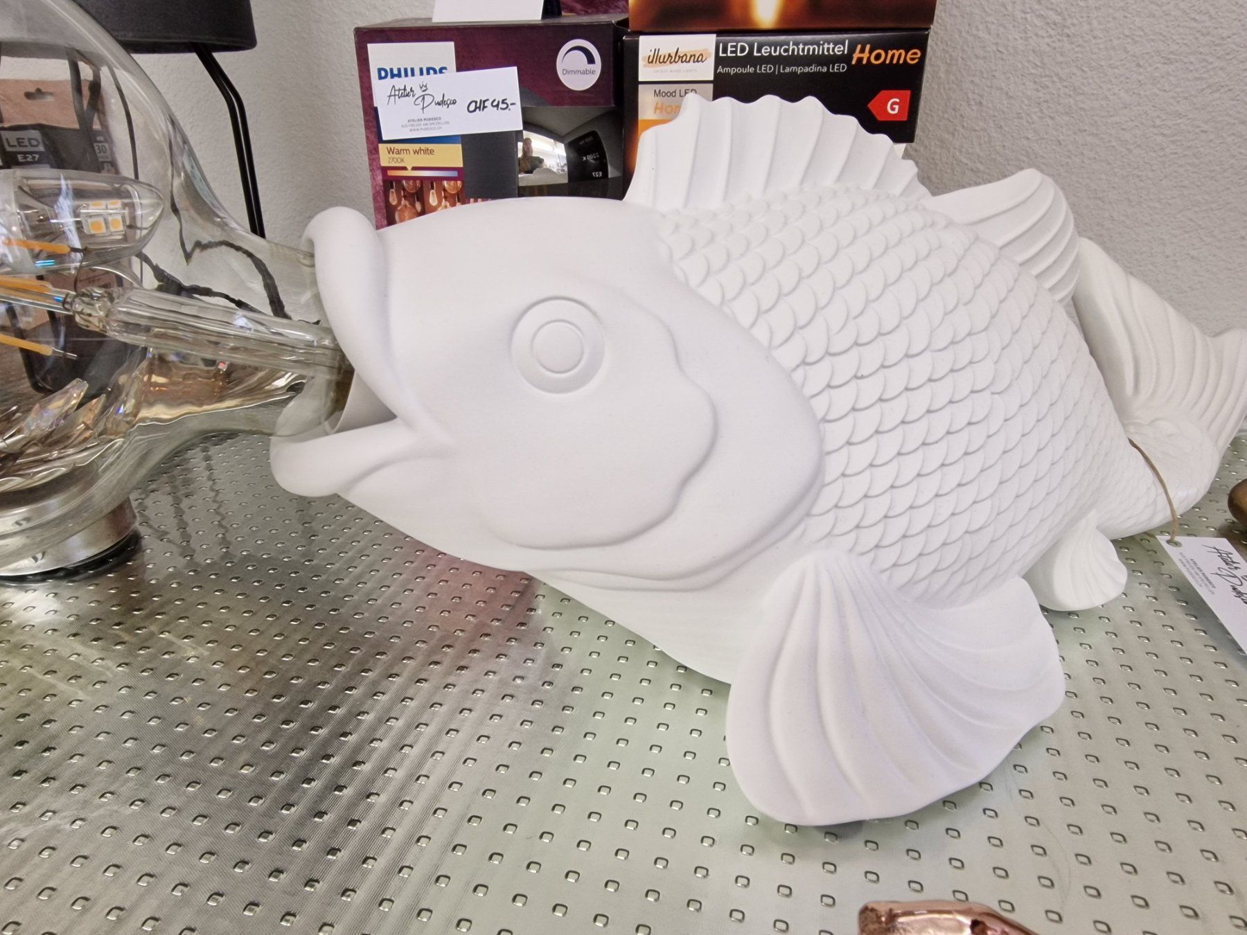 Lampade: Koi Fisch Lampe Weiss – Nuovo e nell'imballaggio originale da Schaffhausen venduto da AtelierPudesco 1