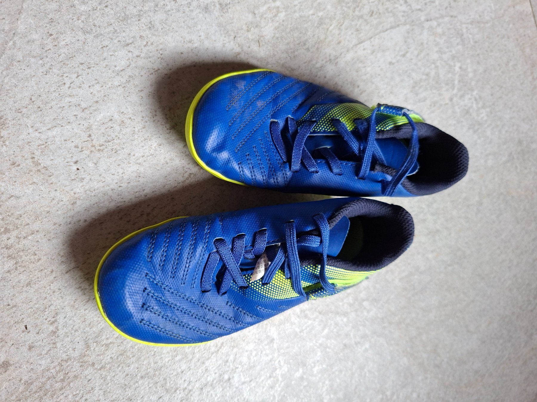 Chaussures garçon: Chaussures de foot – D'occasion à Montmollin par islachat