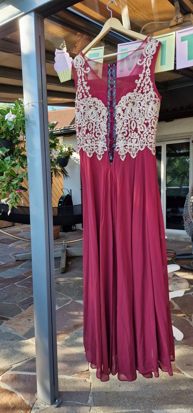 Kleider: Abendkleid Bordeaux Rot mit Gold Strass Grösse 48 – Neu (gemäss Beschreibung) aus Schaffhausen von AtelierPudesco 3