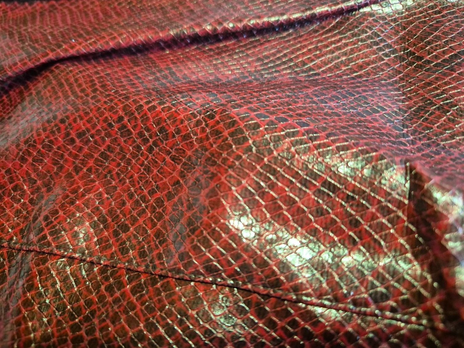 Pantaloni: Rote Hose mit Schlangenprint – Usato da Wettingen venduto da halloween01 1