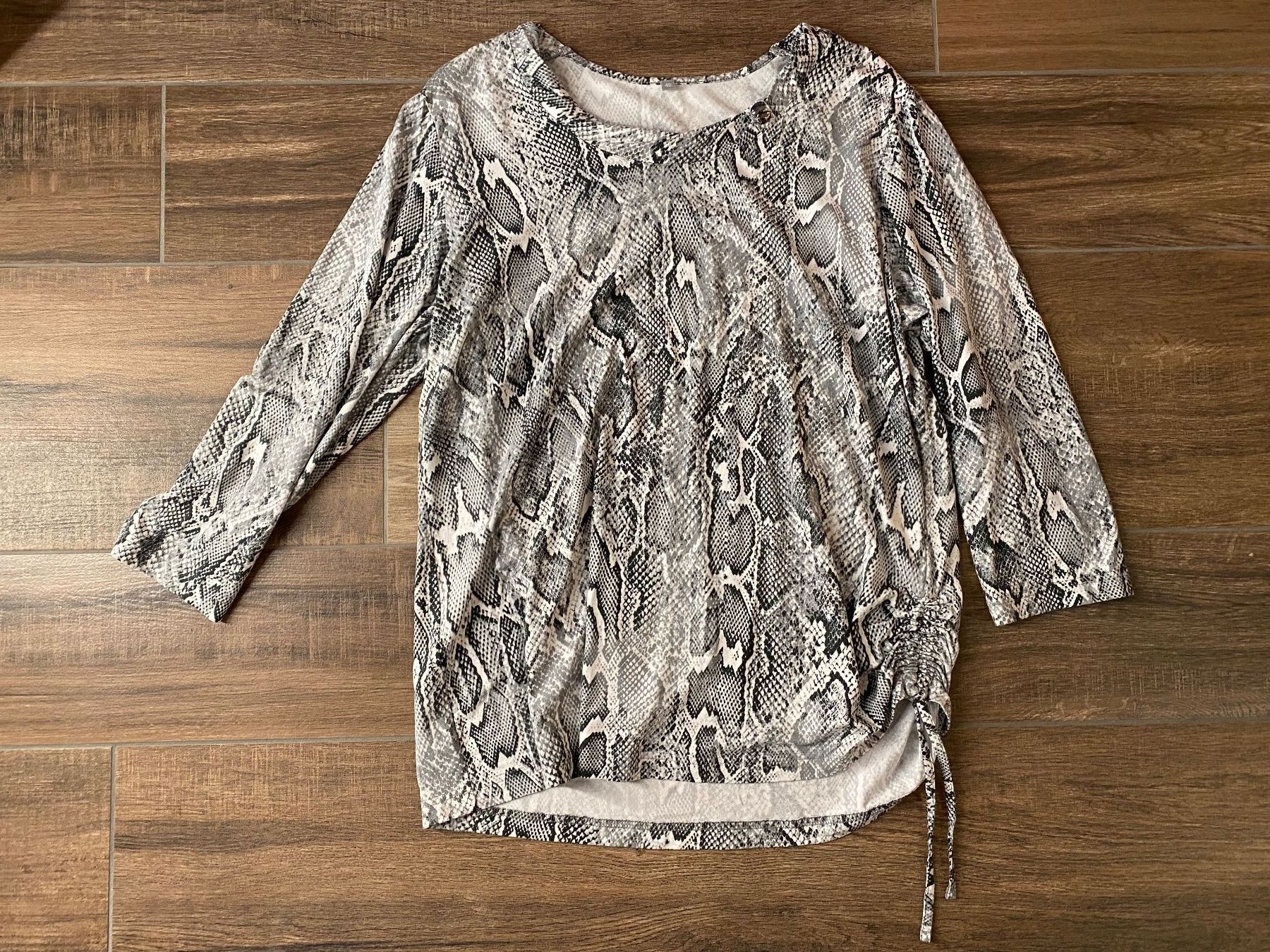 T-shirt: Oberteil Schlangenprint grau Gr. 46 – Usato da Pratteln venduto da a23_j2gs