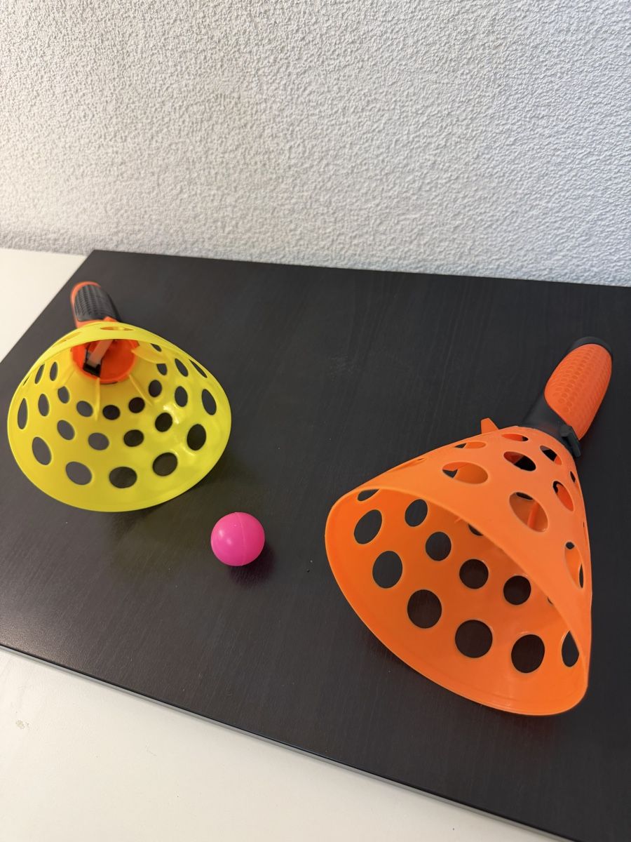 Jouets: Fangspielzeug 2 Schläger mit Ball  – D'occasion à Rotkreuz par GoldHeinz 3