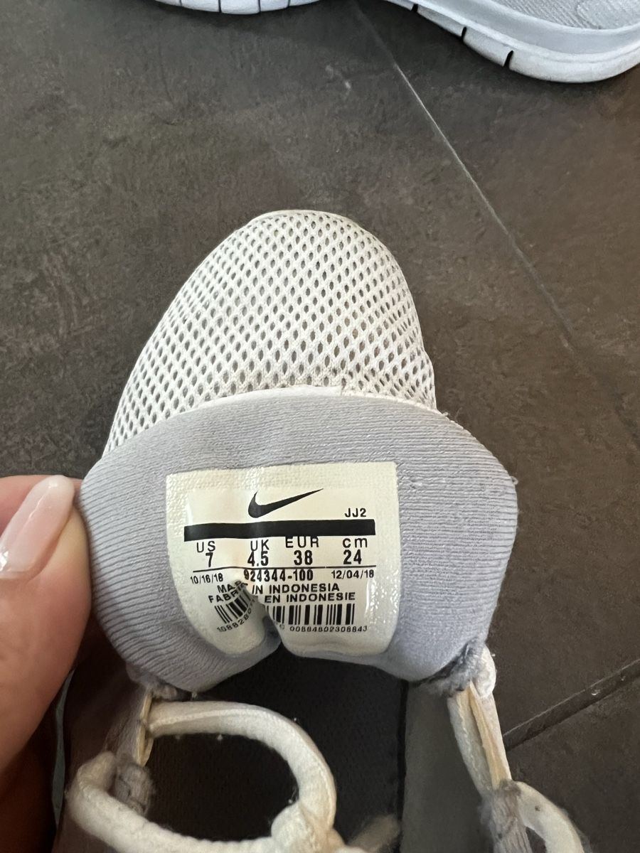 Nike Scarpe da donna: Nike Flex Essential TR Gr. 38, Turnschuhe weiss – Usato da Dürrenäsch venduto da Fonsi_12 3