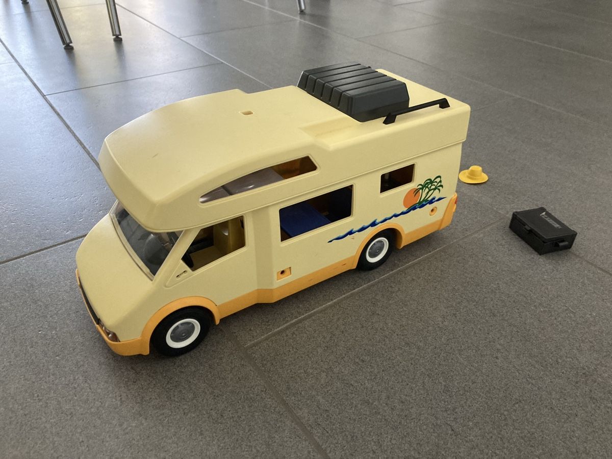 Playmobil Giocattoli: Playmobil Wohnmobil mit Extras – Usato da Wynigen venduto da Mandale 5