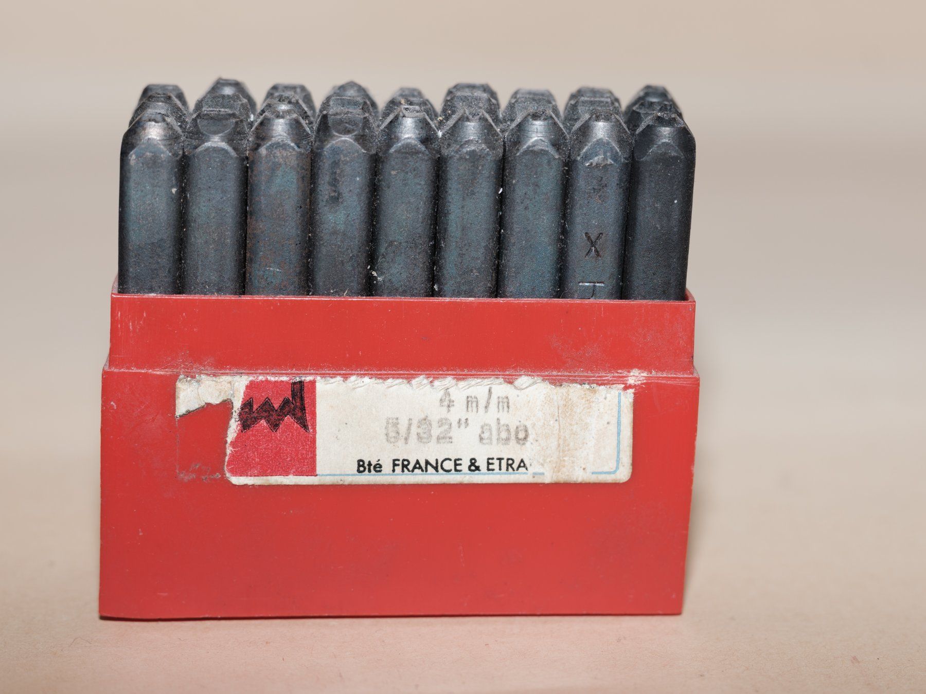 Tutti gli attrezzi: Stanzbuchstaben 4mm – Usato da Zürich venduto da 000rk