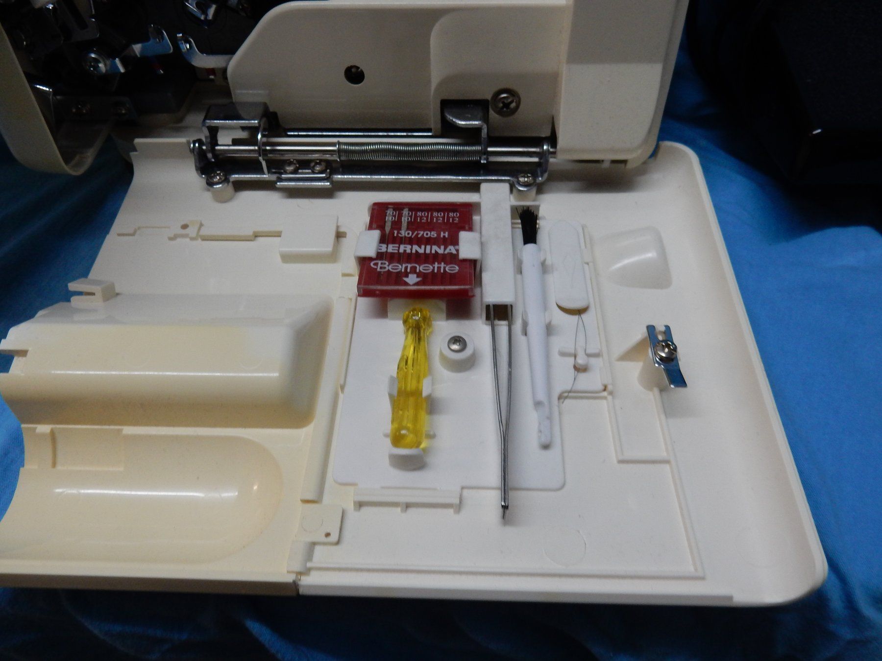 Bernina Macchine da cucire: Bernina Overlock 2000 DE – Usato da Watt venduto da Mariposa49 2
