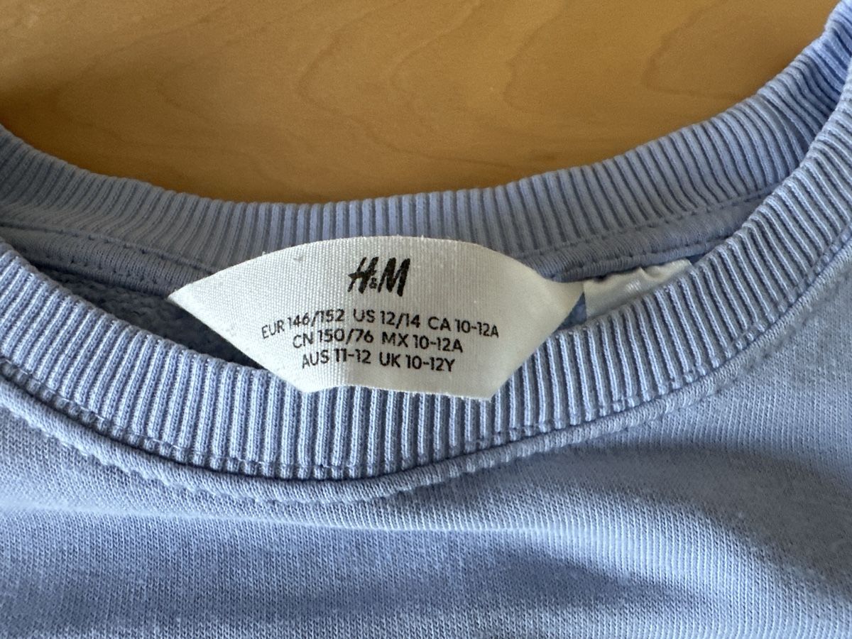 H&M Pullover & Sweatshirts: H&M Pullover kurz hellblau Grösse 146/152 Cinnamoroll – Gebraucht aus Flawil von savoypremium 1