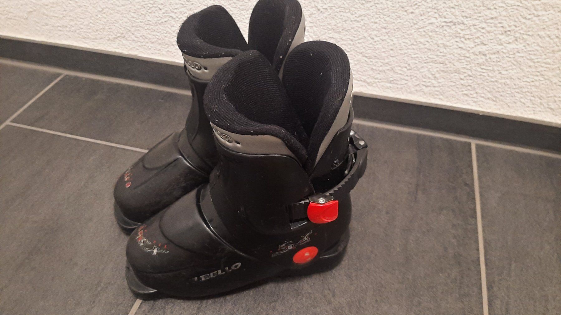 Chaussures garçon: Skischuhe Dalbello Gr. 28 Kinder – D'occasion à Rothenthurm par DS12A