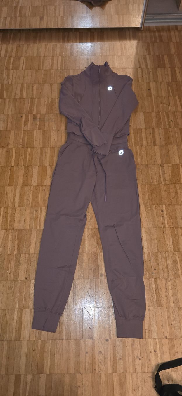 Kleiderpakete: Traineranzug Peachy Passion Gr. M – Gebraucht aus Altendorf von FloWink 1