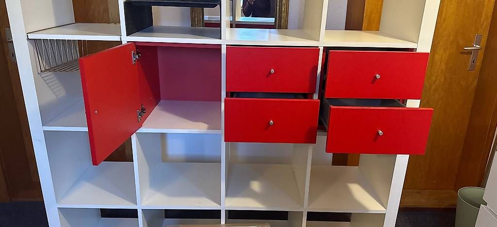 Ikea Scaffali: Expedit Ikea Regal mit verschiedenen Einsätzen – Usato da Müllheim Dorf venduto da ChrischiN 1