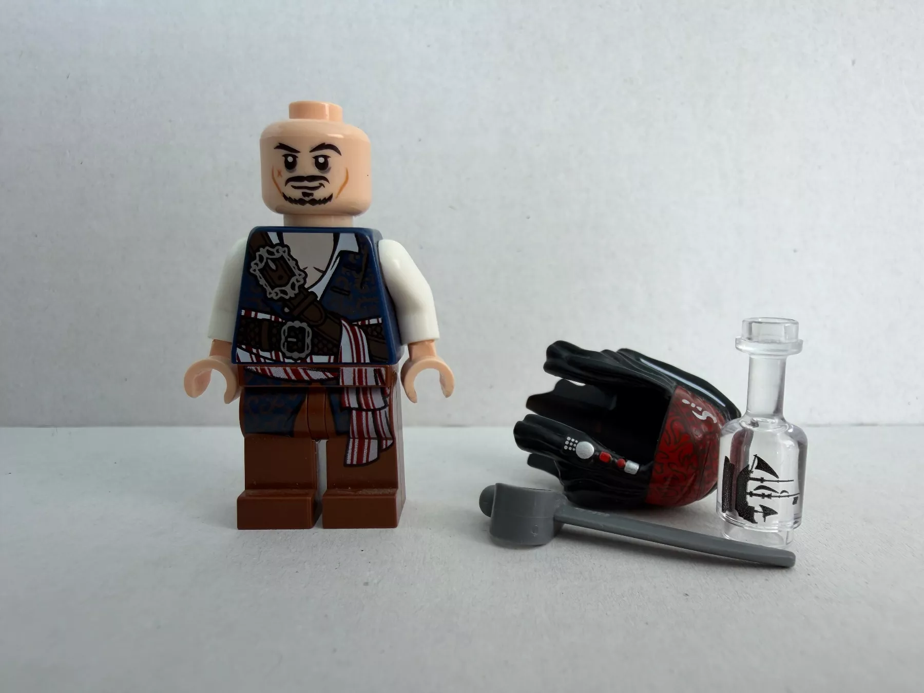 Lego Statuette: Captain Jack Sparrow – Usato da Neftenbach venduto da Elitebricks 1