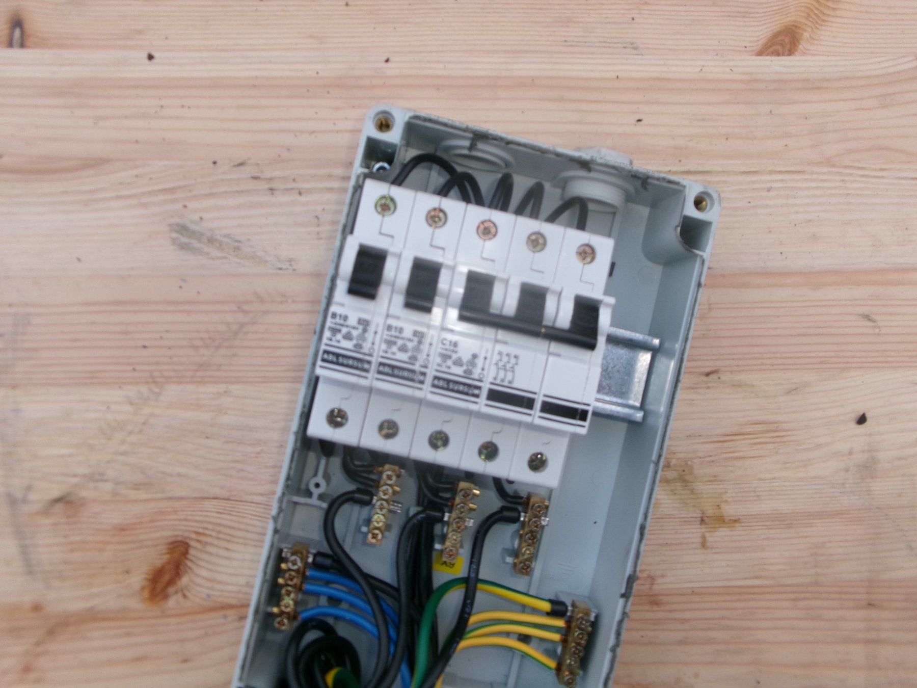 Alimentation électrique: Stromverteiler 230V  / 400 Volt  - – D'occasion à Eschenbach SG par GM-29 1