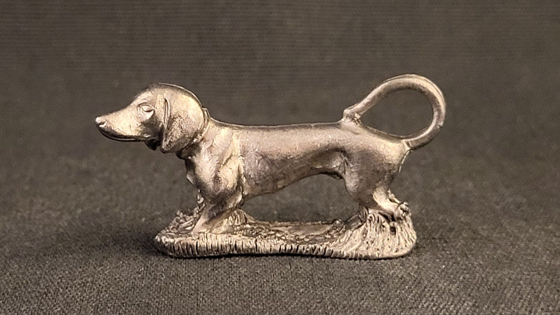 Statuette: Kleiner Metall-Dackel "IV" – Usato da Basel venduto da spinne02