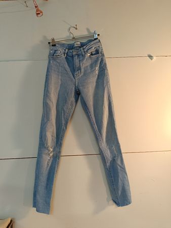 Jeans von Only hellblau, destroyed Look, Gr. 32 (nov283)