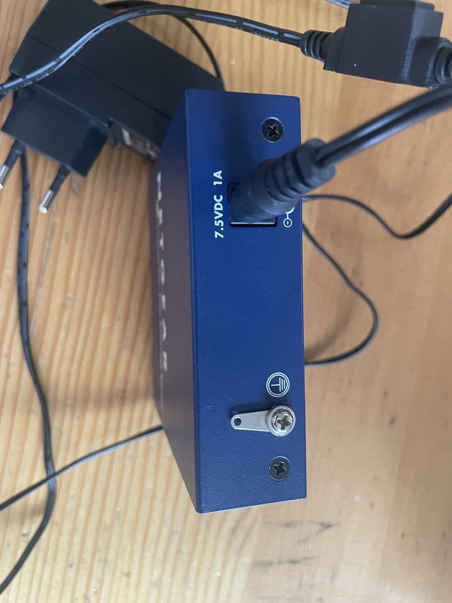 Netgear Modem & Router: NetGear Model FS105 – Nuovo (secondo la descrizione) da Luzern venduto da kasophie 2