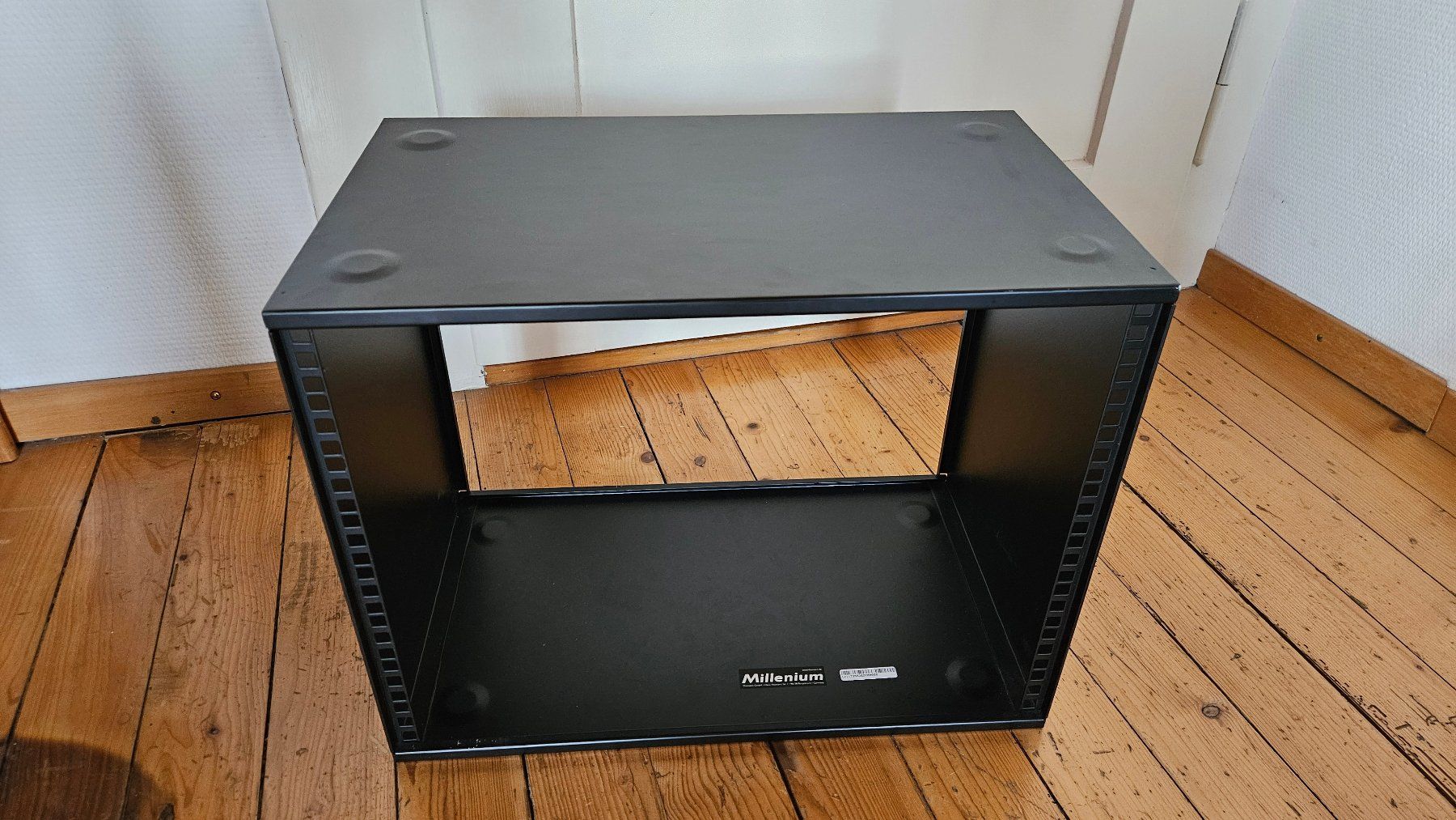 Fixations: Millenium 19" Rack – D'occasion à Männedorf par egl_nfg9