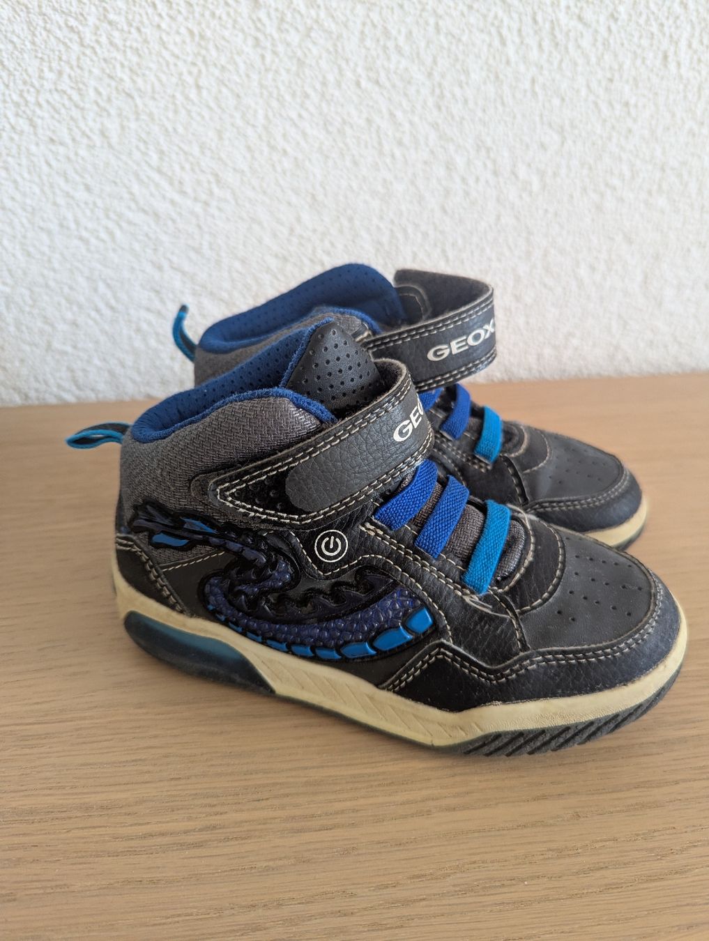 Geox Scarpe per ragazzi: Kinder Geox Schuhe Gr.26 – Usato da St. Gallen venduto da Mosaika