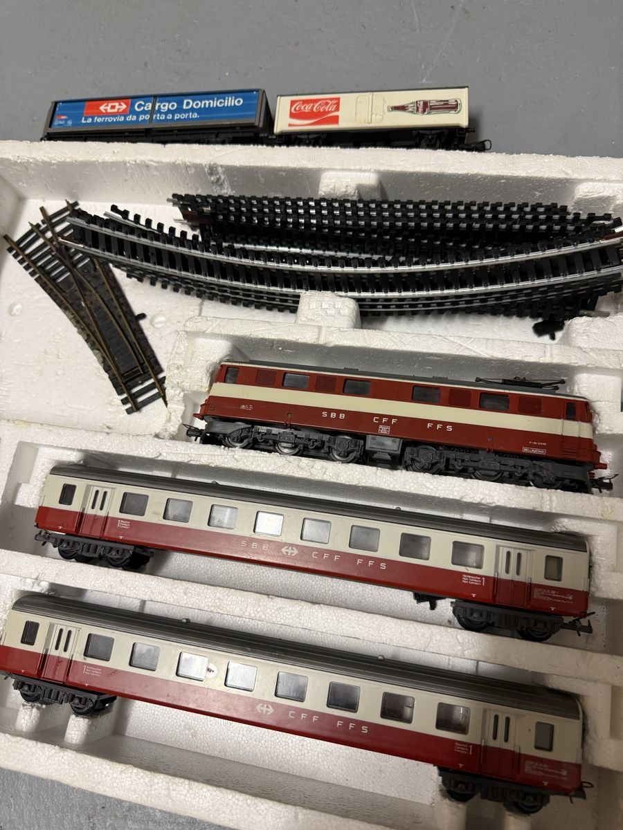 Lima Modellini di ferrovie: Lima Models Modelleisenbahn Set mit SBB Loks und Wagen – Usato da Brüttisellen venduto da stanos 6