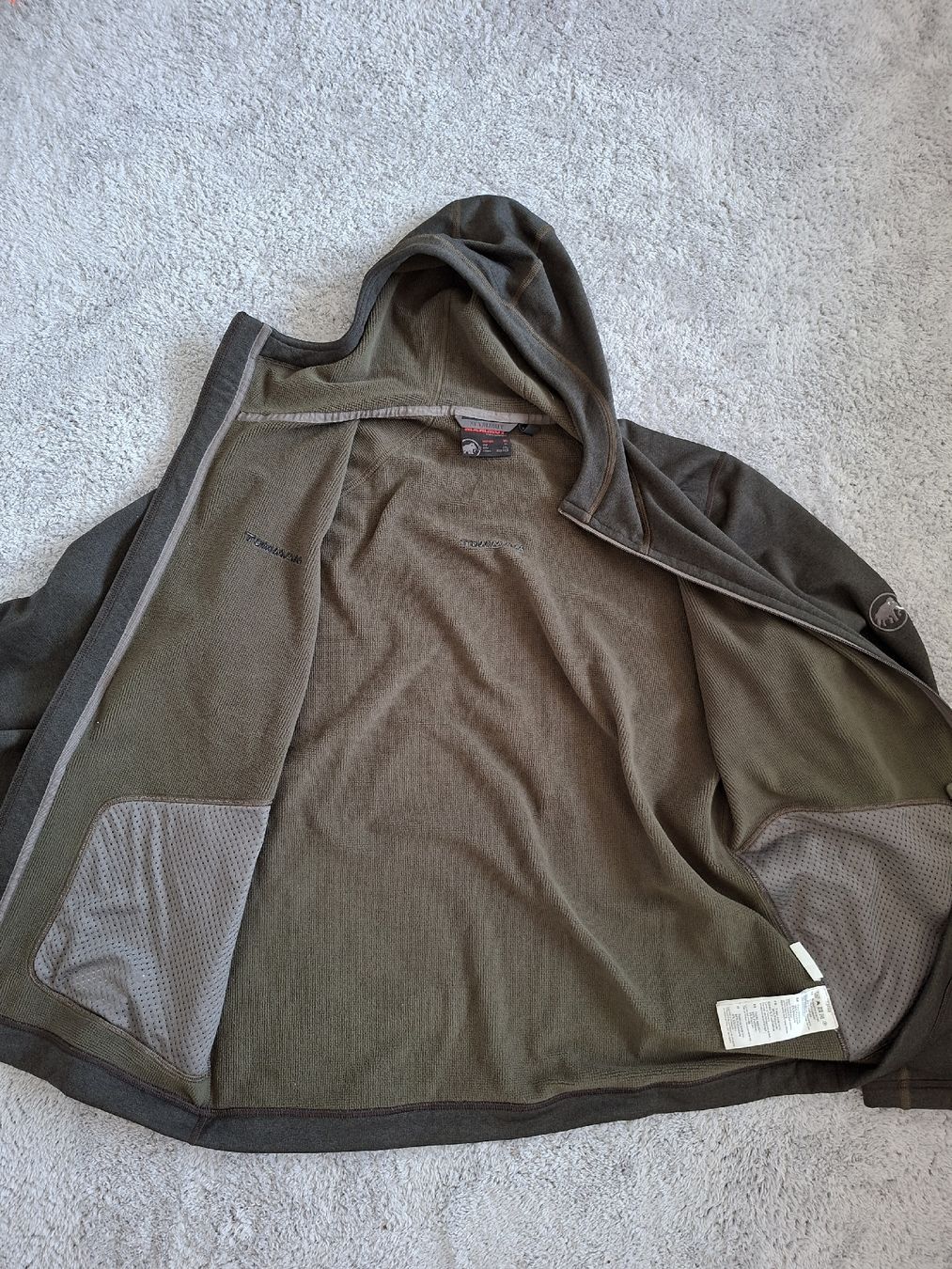 Mammut Giacche: Veste Mammut capuche gris vert fonce  – Usato da Renens VD venduto da ser_j2fn 2