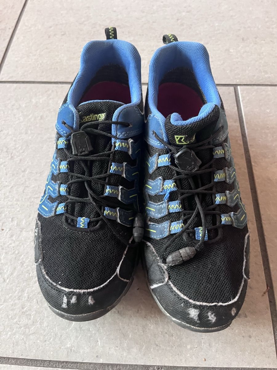 Chaussures garçon: Kastinger Wanderschuhe Gr. 35 gebraucht – D'occasion à Hagneck par Coloco