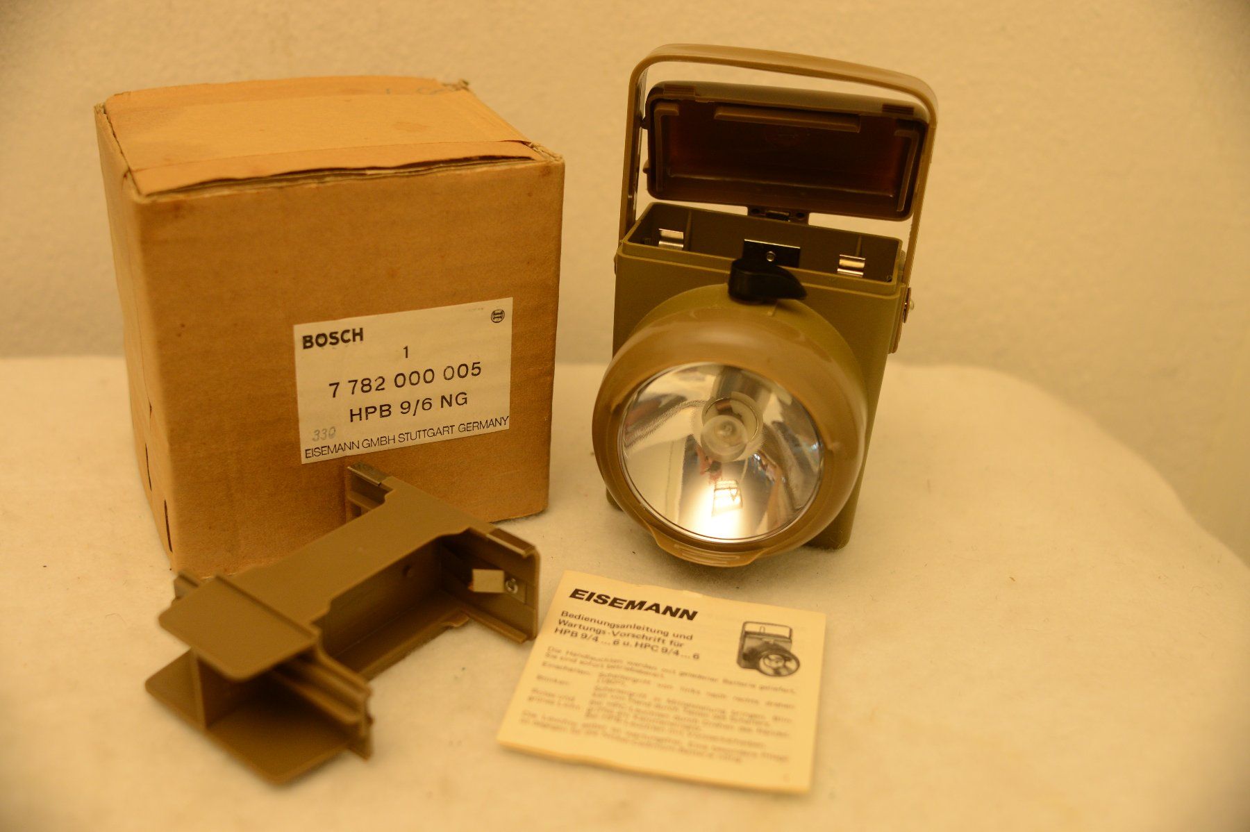 Lampade: Taschenlampe Eisemann von der Schweizer Armee – Nuovo e nell'imballaggio originale da Sachseln venduto da Smatsch54 2
