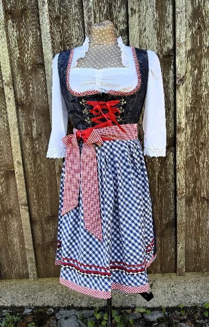Costumes: Fesches Dirndl Komplettset Grösse M – D'occasion à Erlinsbach SO par mojitooo