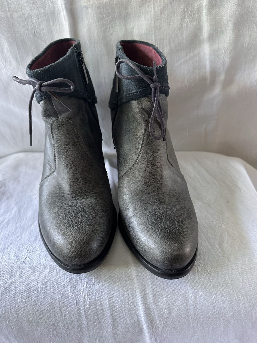 Scarpe da donna: Leder Stiefeletten blau nr 38 – Usato da Stabio venduto da MAARINAA