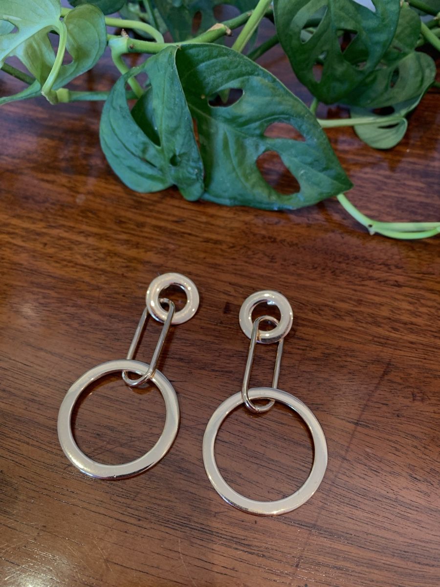 Orecchini pendenti & Orecchini a lobo: Boucles d'oreilles pendantes dorées – Usato da Genève venduto da sanchka0