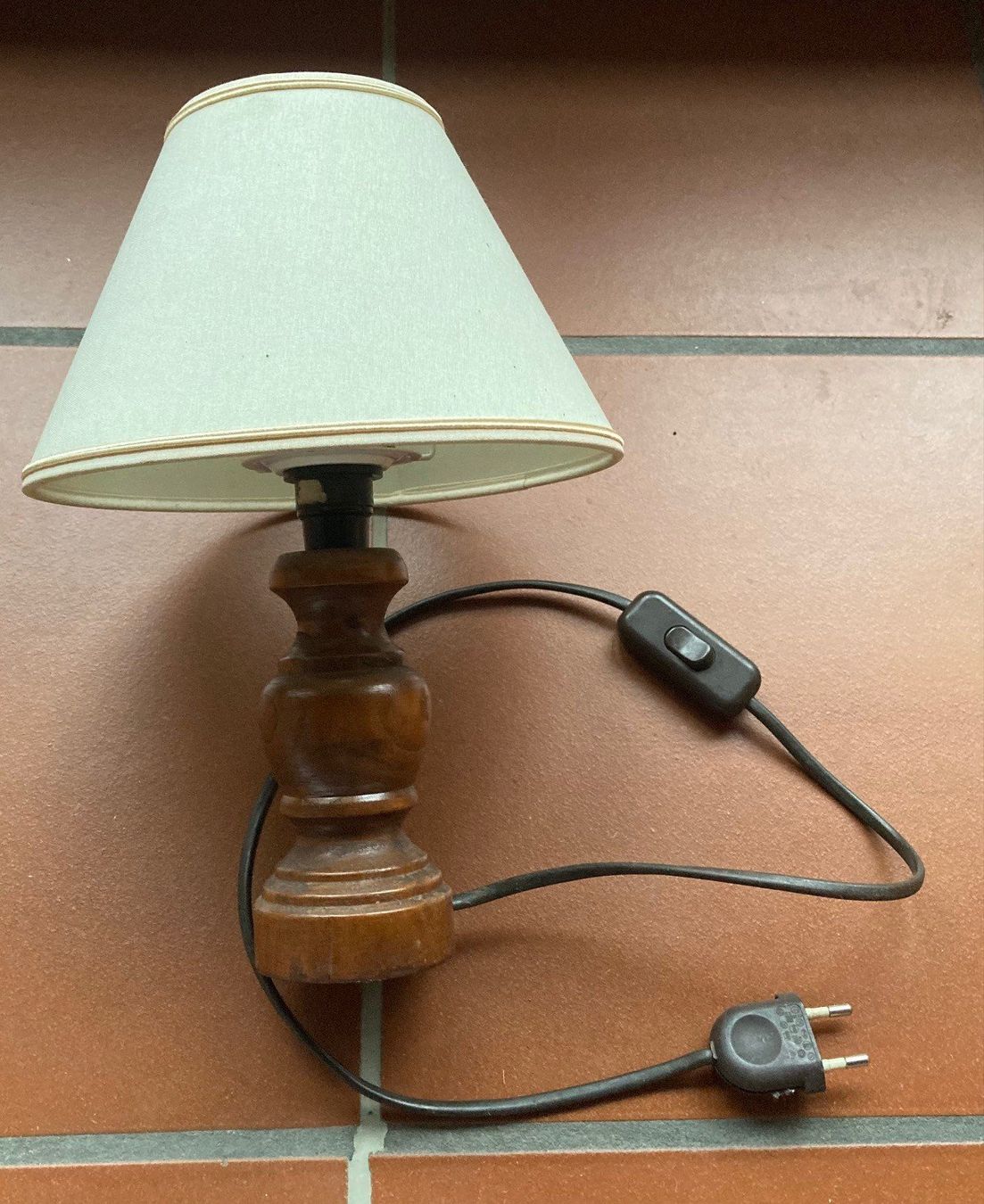 Lampade: Antike Nachttischlampe – Usato da Orselina venduto da Vrenegonde 3
