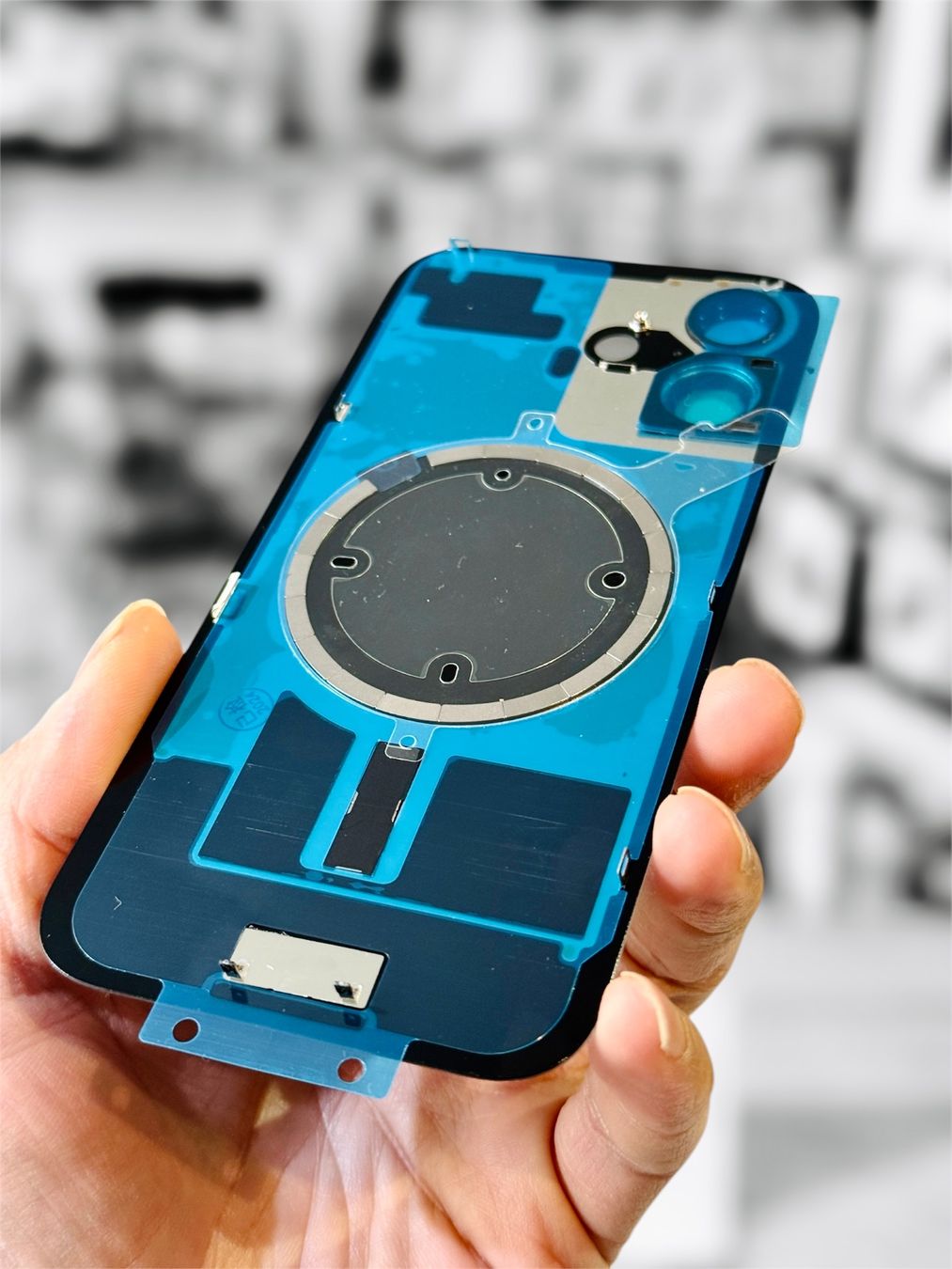 Cover & Protezioni schermo: Vitre Cache Arrière iPhone 16/16Plus avec rondelle aimants – Nuovo e nell'imballaggio originale da Morges venduto da DA-repa 2