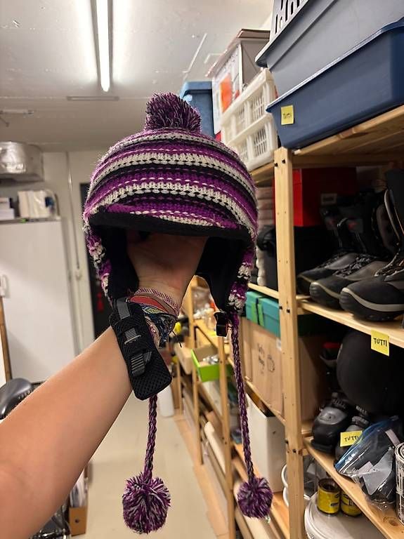 Caschi: Kinder Ski Helm mit Crochet – Usato da Meilen venduto da larakuppel
