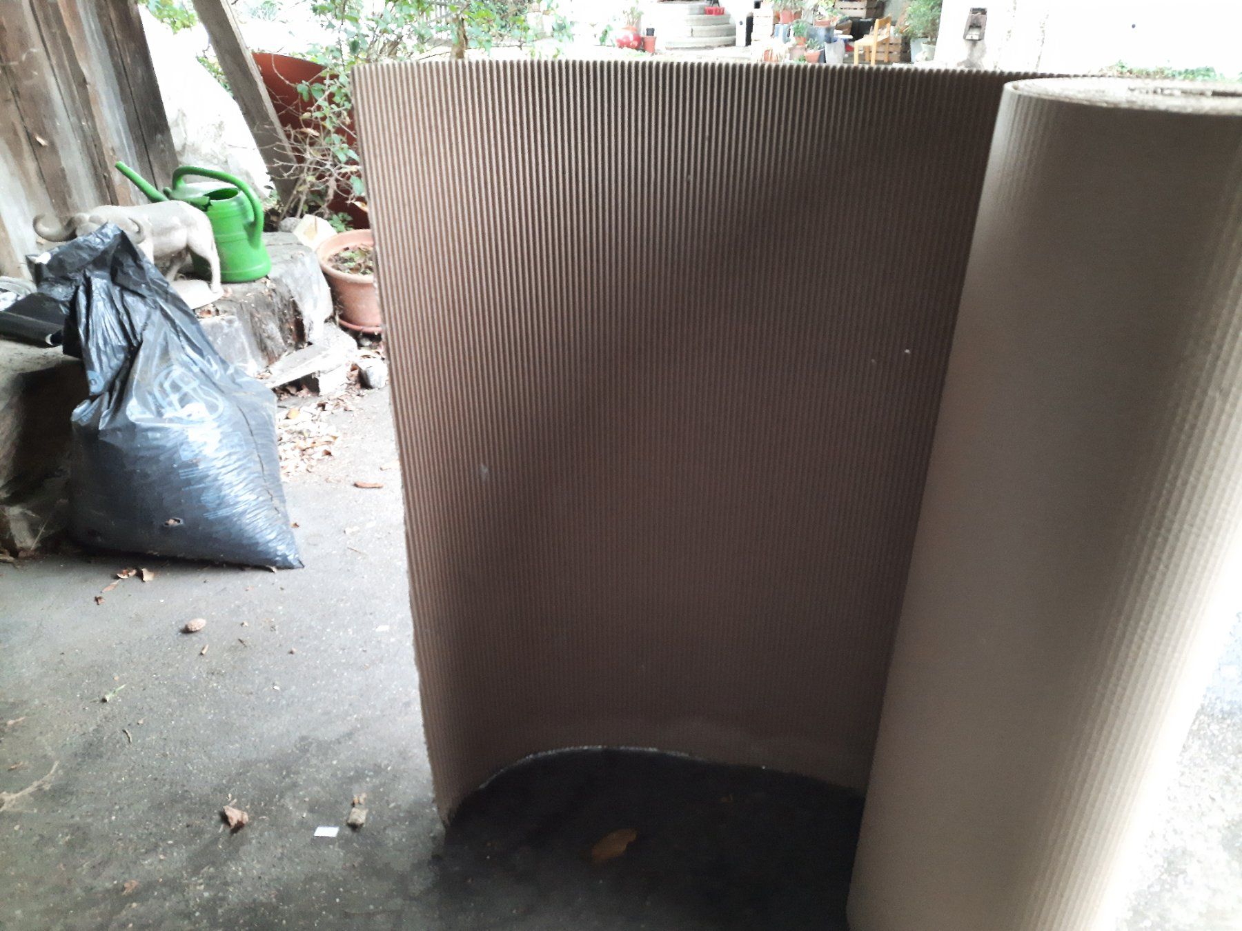 Cartons: Kartonrolle – D'occasion à Kümmertshausen par hater