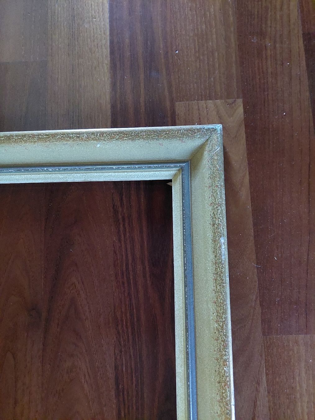 Cadres de tableaux: Bilderrahmen hellbeige mit Gebrauchsspuren, 33.5x36.5cm – D'occasion à Muttenz par bea_mmf9 1