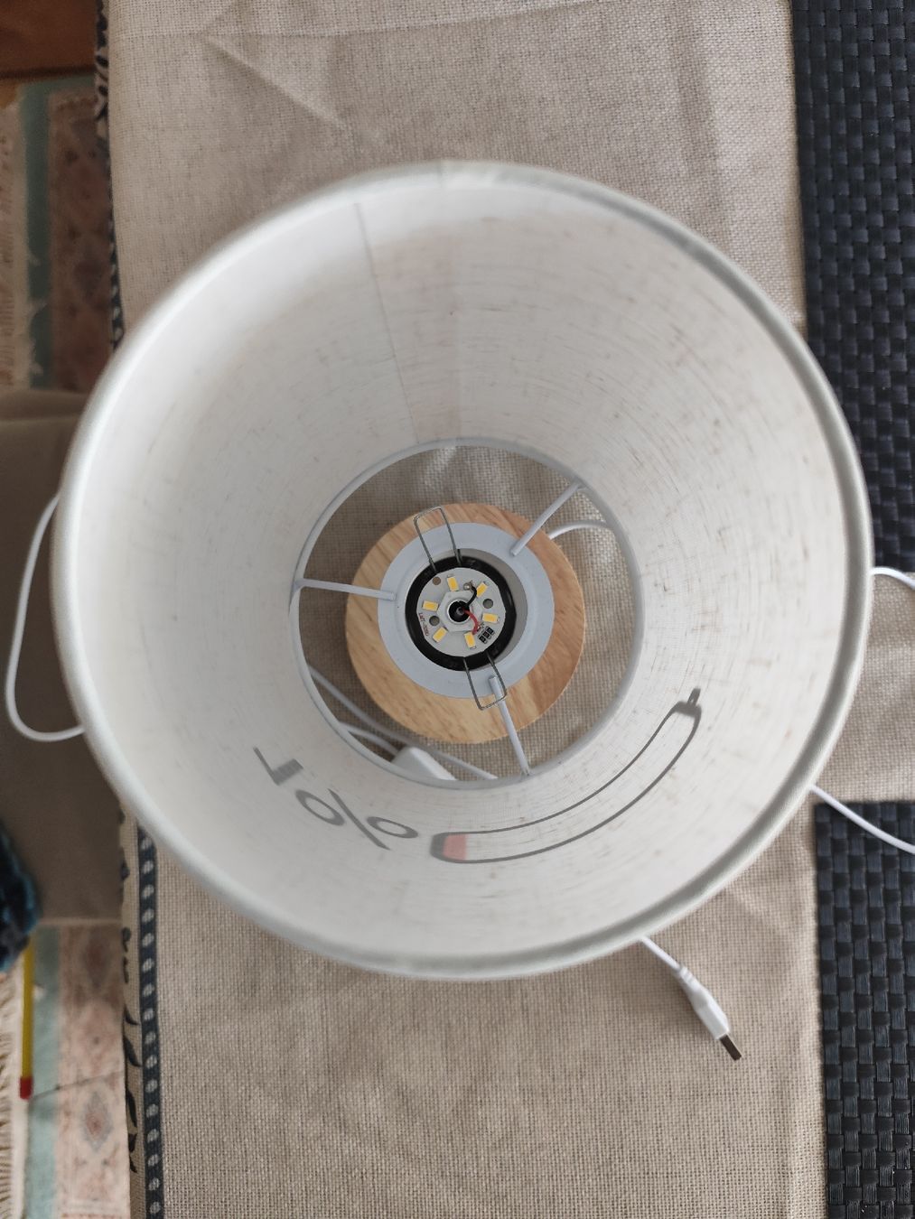Lampen: Tischlampe USB – Gebraucht aus Amden von white_Sin 1