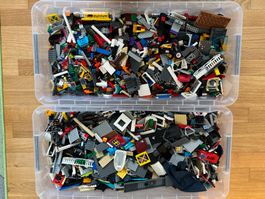 LEGO ca. 14 kg - Figuren, Tiere, Motor, Schienen usw.