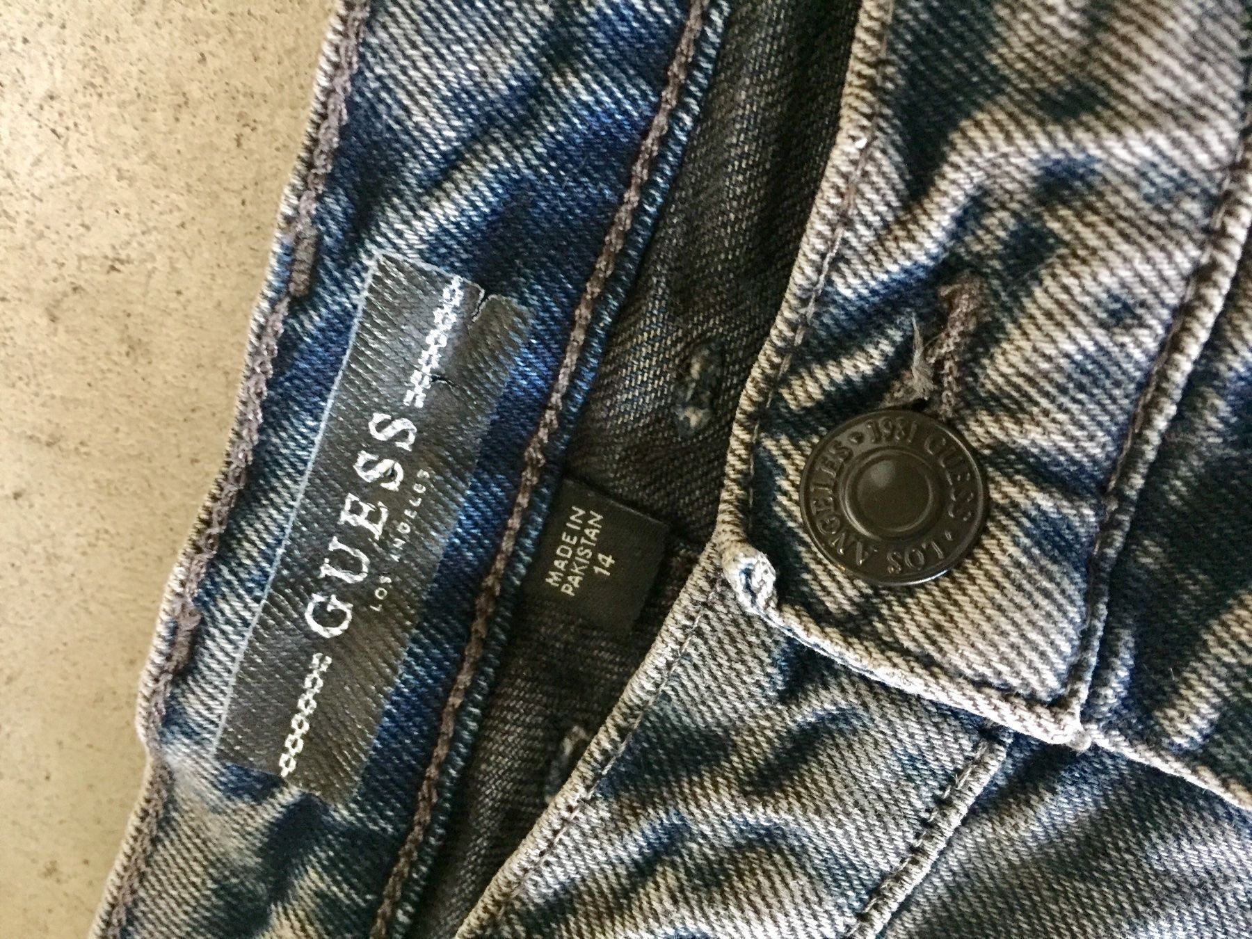 Guess Jeans: Guess Hüftjeans Original 2000s Vintage – Gebraucht aus Zürich von Eves.vintage.element 3