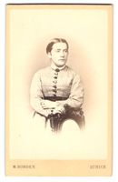 Fotografie H. Norden, Zürich, junge Fra